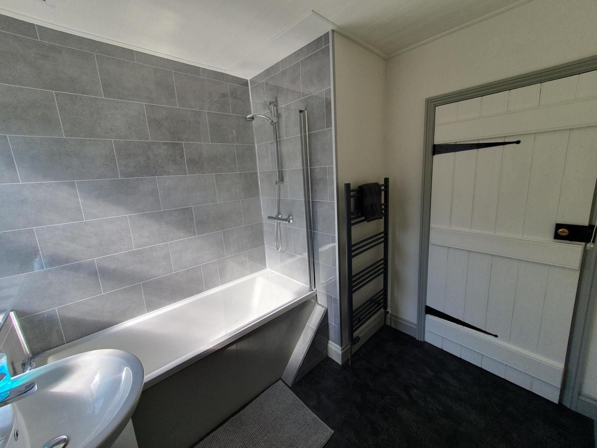Cosy 2 Bed In Holiday home *