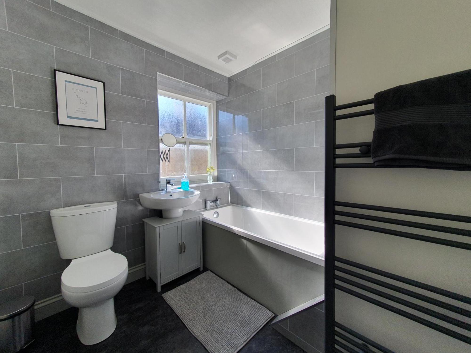 Cosy 2 Bed In Holiday home
